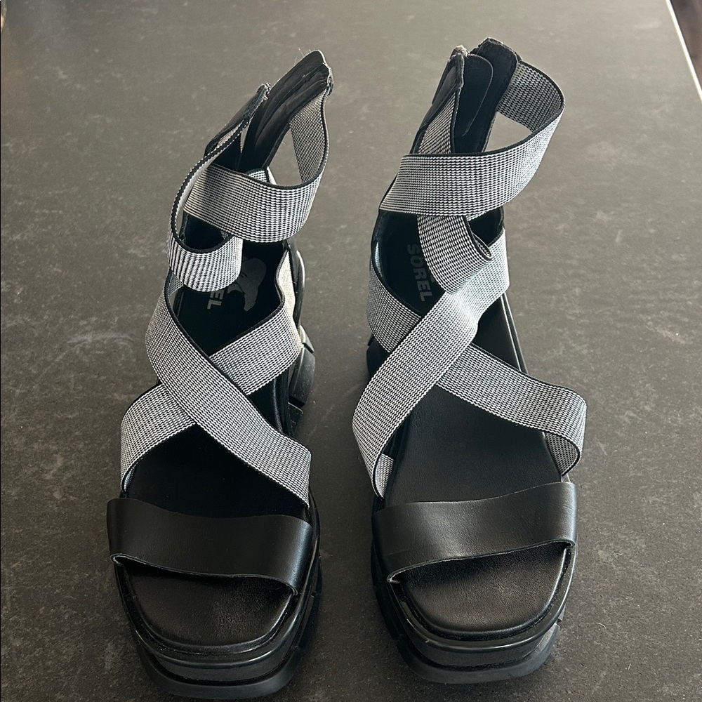 Sorel Women's Black and Gray Sandals